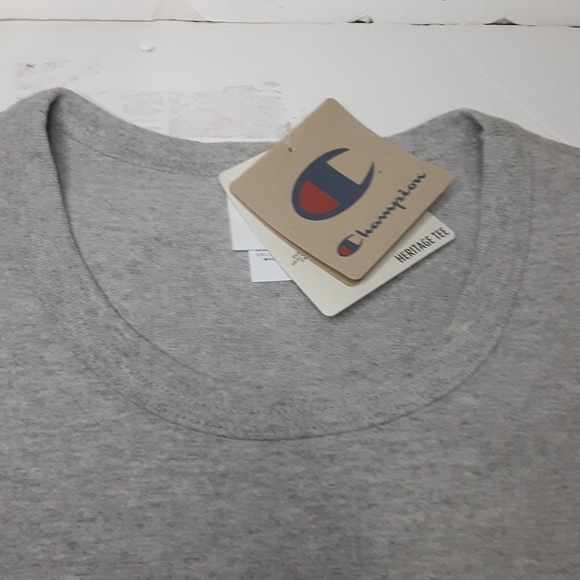 Champion shirt size XL, brand new with Tags - Picture 3 of 3